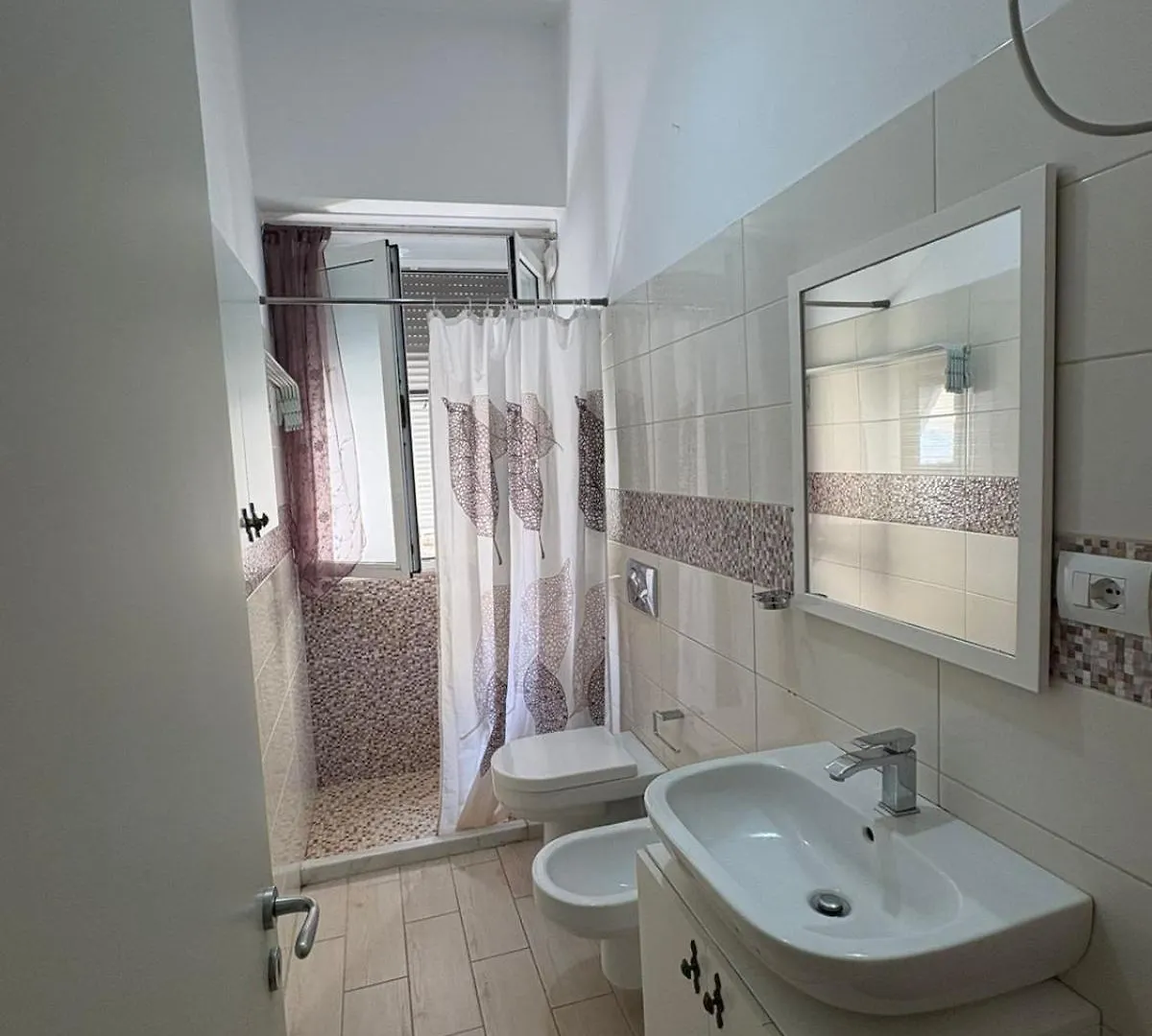 Rona Apartments